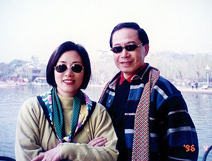 一九九六年,liza 与刘玉权等朋友前往苏杭游玩.